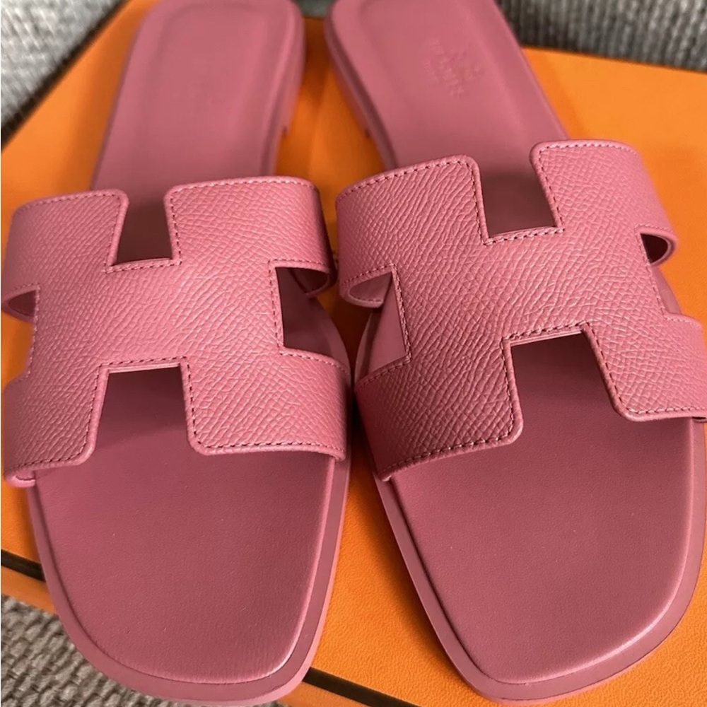 NEW HERMÈS Rose de Venise Epsom Calfskin Oran Sandals - Picture 4 of 13